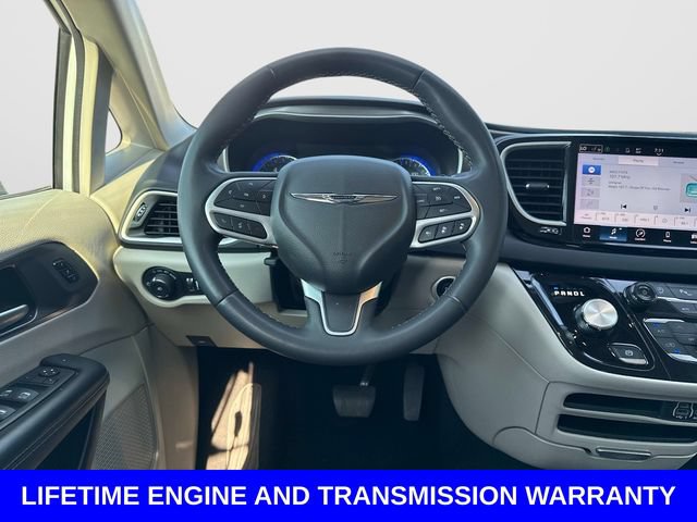 Used 2024 Chrysler Pacifica Touring-L FWD image 18