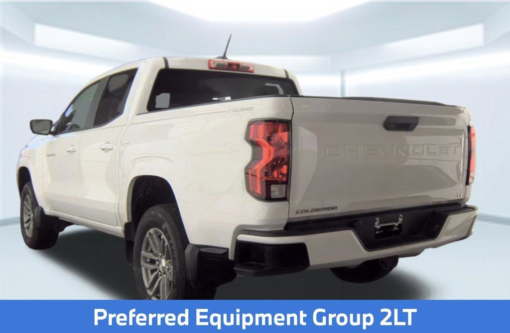 Used 2024 Chevrolet Colorado LT RWD image 4