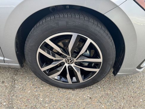 Used 2025 Volkswagen Jetta SE image 30