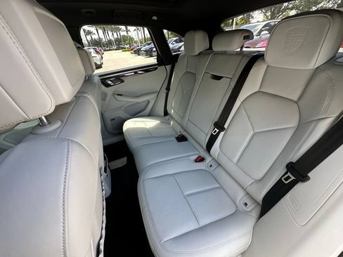 Used 2026 Porsche Macan AWD/4WD image 37