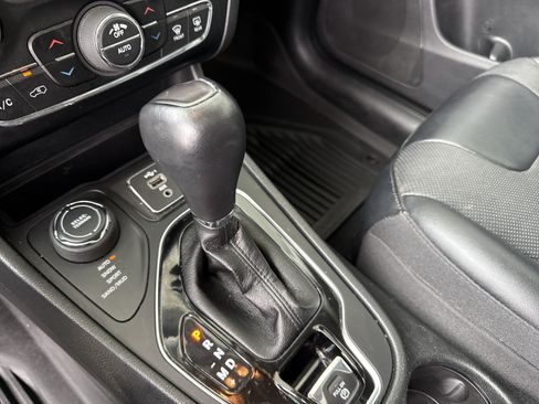 Used 2022 Jeep Cherokee Limited w/ Elite Package AWD/4WD image 26