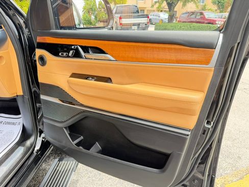 Used 2022 Jeep Grand Wagoneer Series III w/ Rear Seat Video Group 1 AWD/4WD image 46
