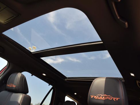 Used 2025 Honda Pilot TrailSport image 10