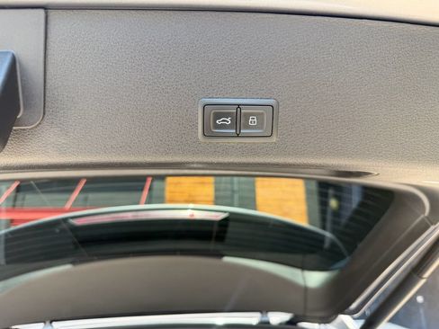 Used 2019 Audi e-tron Prestige w/ Prestige Package AWD/4WD image 28