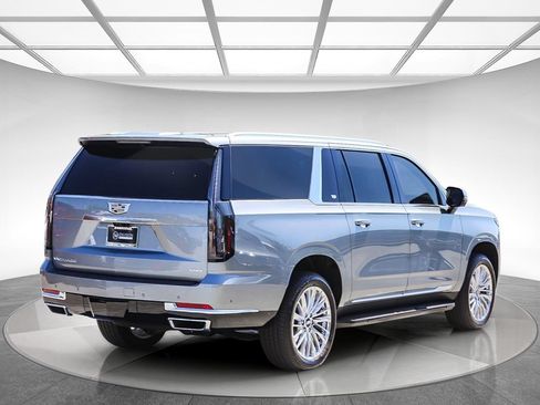 Used 2025 Cadillac Escalade ESV Premium Luxury w/ LPO, Floor Liner Package AWD/4WD image 5