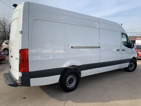 Used 2021 Mercedes-Benz Sprinter 2500 image 3