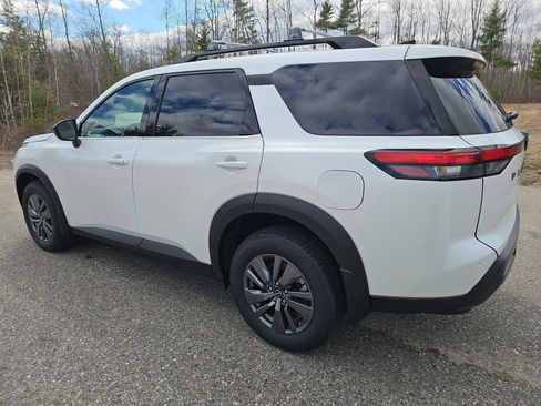 New 2026 Nissan Pathfinder SV image 5