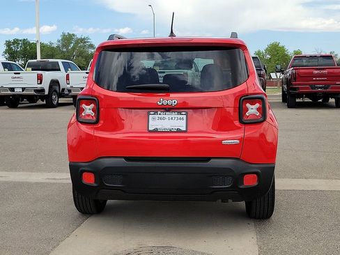 Used 2017 Jeep Renegade Latitude FWD image 9