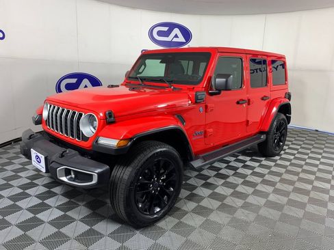 Used 2025 Jeep Wrangler Unlimited Sahara AWD/4WD image 7