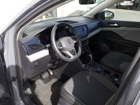 Used 2023 Volkswagen Taos SE w/ Panoramic Sunroof Package image 10