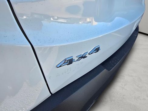 Used 2018 Jeep Renegade Limited w/ Safety & Security Group image 17