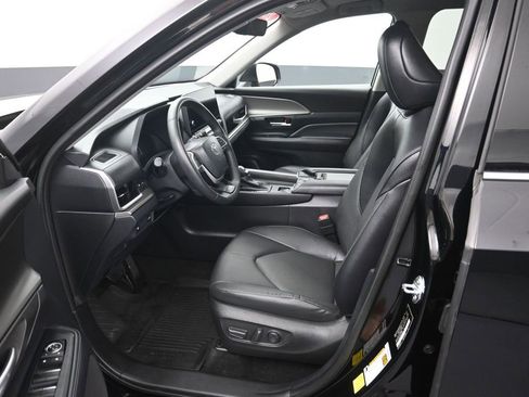 Used 2024 Toyota Grand Highlander AWD image 9