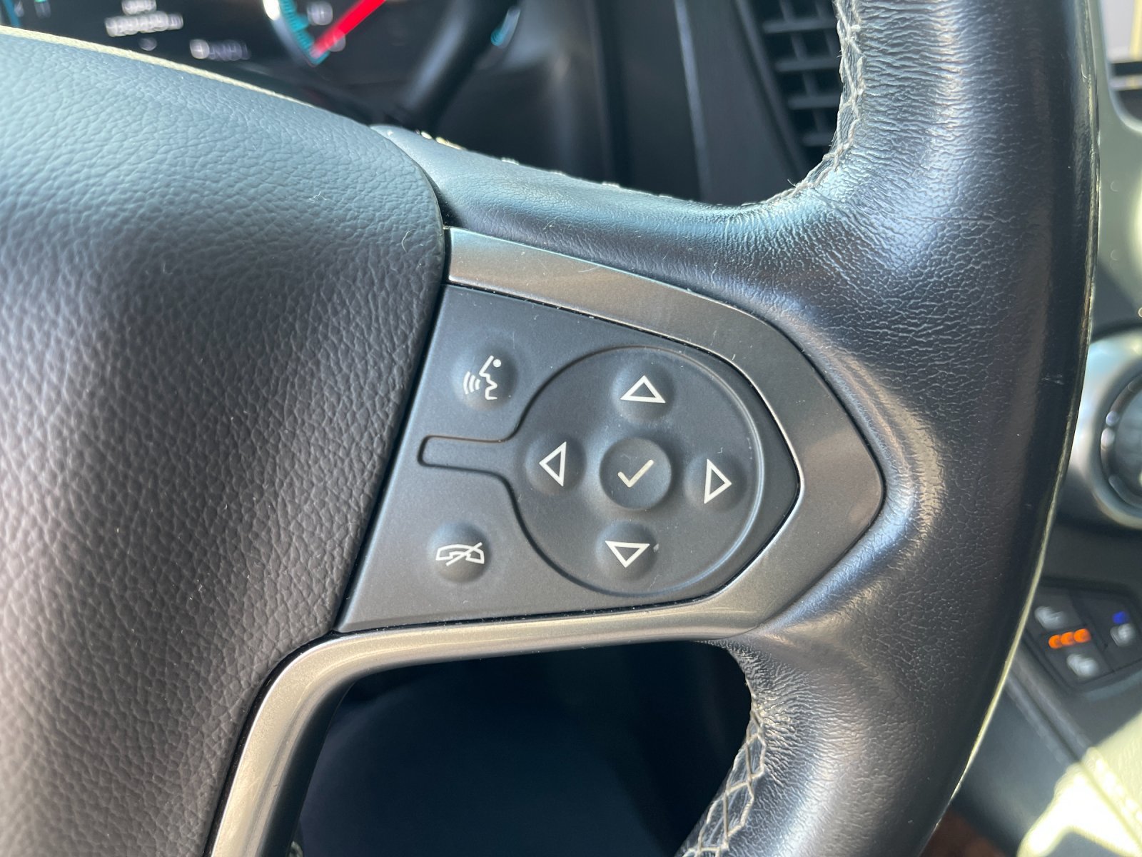 Used 2018 Chevrolet Suburban Premier AWD/4WD image 33