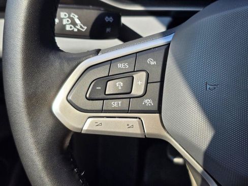 Certified 2025 Volkswagen Jetta SE FWD image 28