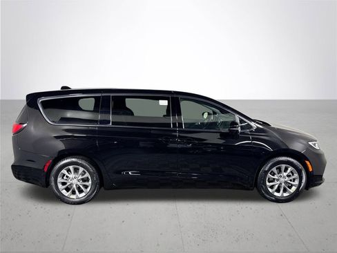New 2026 Chrysler Pacifica Limited w/ Uconnect Theater Family Group image 5