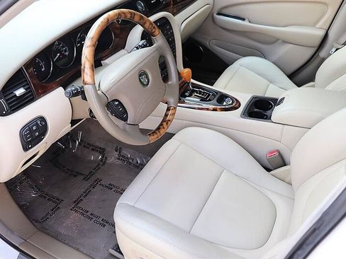 Used 2004 Jaguar XJ8 RWD image 9