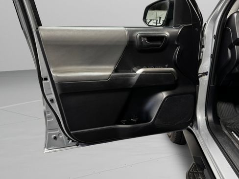 Used 2021 Toyota Tacoma SR5 image 33