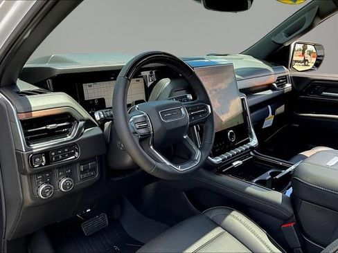 New 2026 GMC Yukon Denali w/ Denali Reserve Package AWD/4WD image 7
