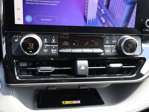 Used 2023 Toyota Highlander XLE FWD image 29