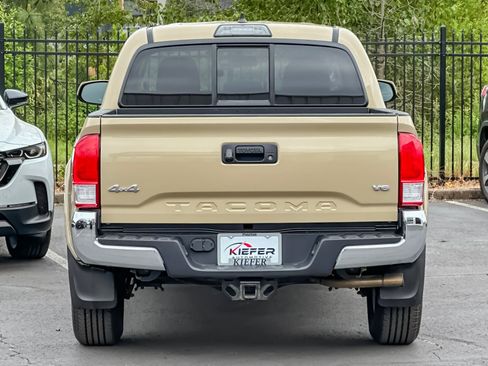 Used 2017 Toyota Tacoma SR5 w/ Tow Package AWD/4WD image 4