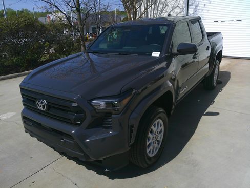 Used 2025 Toyota Tacoma SR5 image 7