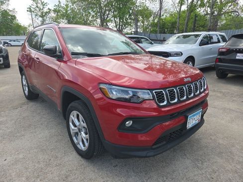 Used 2025 Jeep Compass Latitude w/ Sun & Sound Group image 7