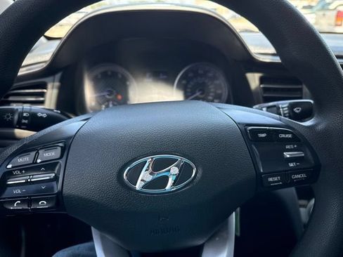 Used 2019 Hyundai Elantra SE w/ Cargo Package FWD image 8