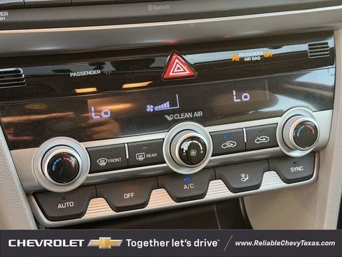 Used 2020 Hyundai Elantra SE FWD image 21