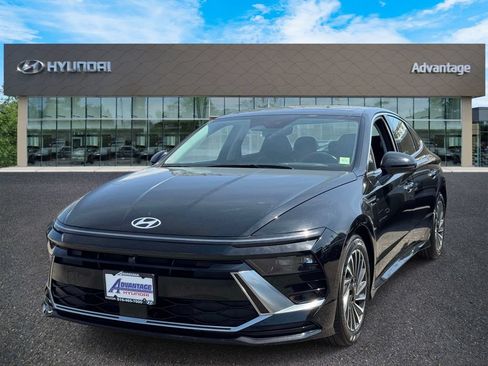 Certified 2025 Hyundai Sonata Limited FWD image 4