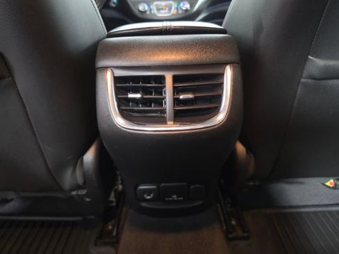 Used 2018 Chevrolet Malibu LT w/ Leather Package FWD image 24