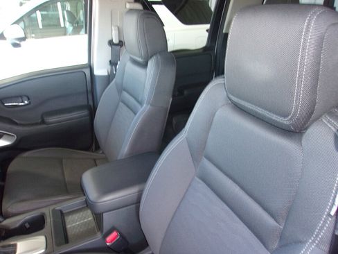 Used 2024 Nissan Frontier SV w/ SV Convenience Package image 10