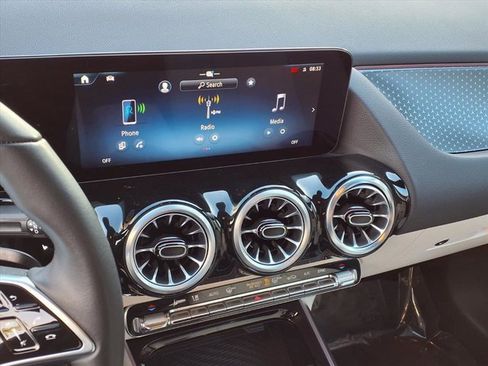 Used 2025 Mercedes-Benz GLA 250 4MATIC image 5