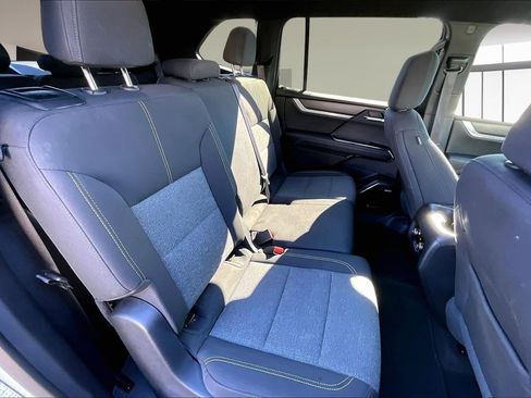 Used 2025 GMC Acadia Elevation image 25