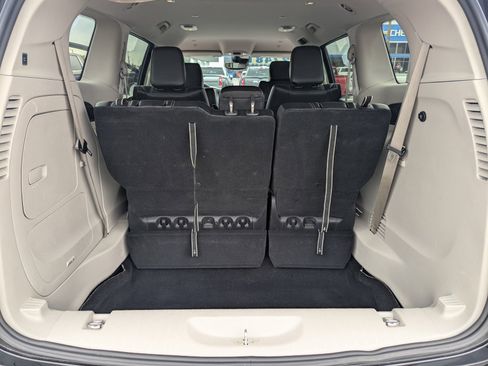 Used 2024 Chrysler Pacifica Select image 10