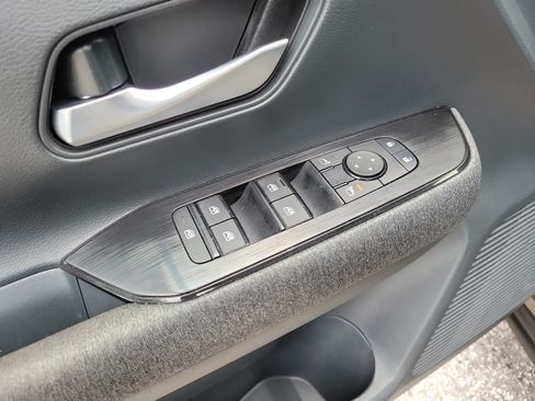 Certified 2025 Nissan Kicks SV FWD image 15