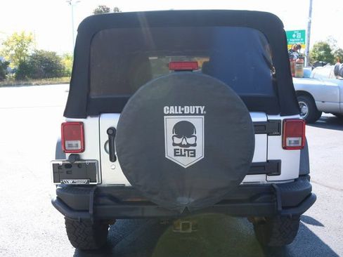 Used 2012 Jeep Wrangler Unlimited Rubicon AWD/4WD image 4
