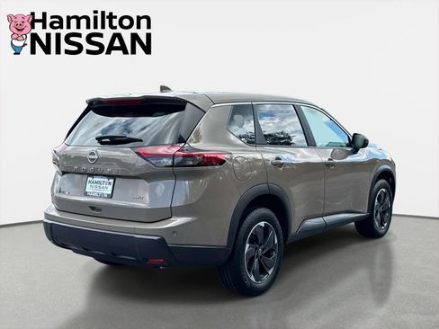Used 2025 Nissan Rogue SV AWD/4WD image 2