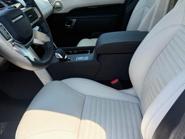 Used 2025 Land Rover Discovery S AWD/4WD image 13