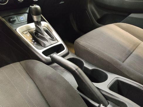 Used 2021 Hyundai Venue SE FWD image 26