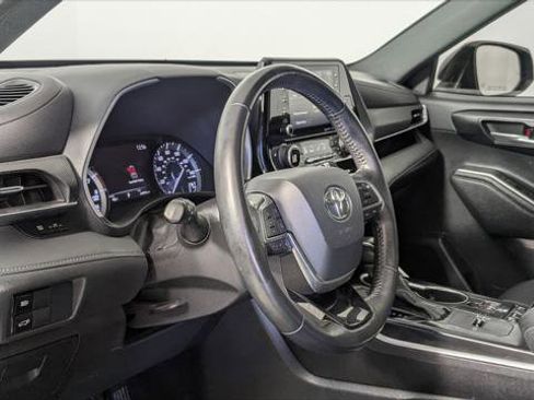 Used 2021 Toyota Highlander XSE image 28