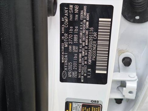 Certified 2025 Hyundai Venue SE FWD image 21