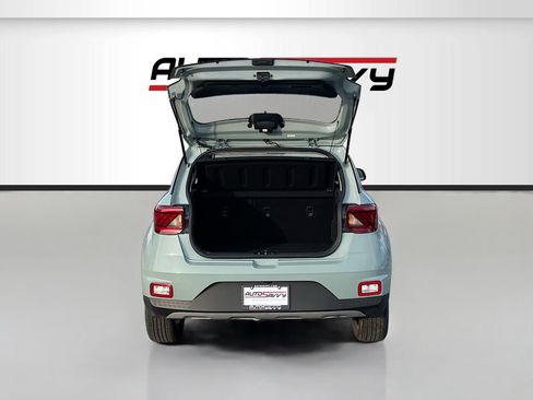 Used 2025 Hyundai Venue Limited FWD image 26