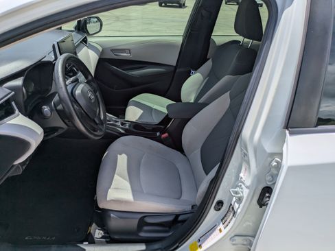 Used 2021 Toyota Corolla LE image 10