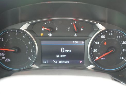 Used 2023 Chevrolet Equinox Premier AWD/4WD image 12