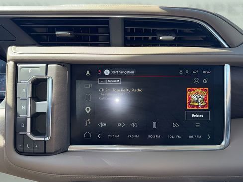 Used 2023 GMC Yukon XL Denali AWD/4WD image 18