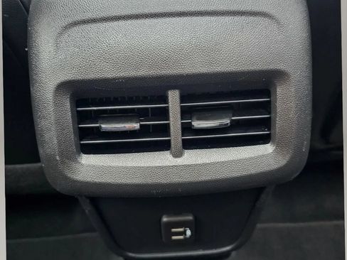 Used 2023 GMC Terrain SLT w/ Elevation Edition FWD image 11