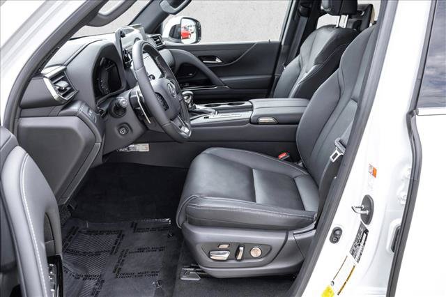 Used 2024 Lexus LX 600 4WD w/ Luxury Package image 12