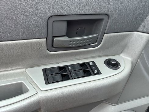 Used 2005 Dodge Durango SXT image 15