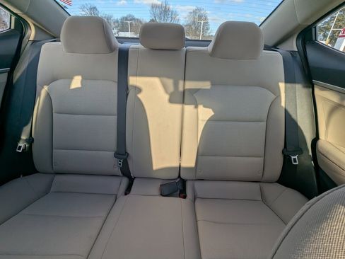 Used 2018 Hyundai Elantra SE image 15