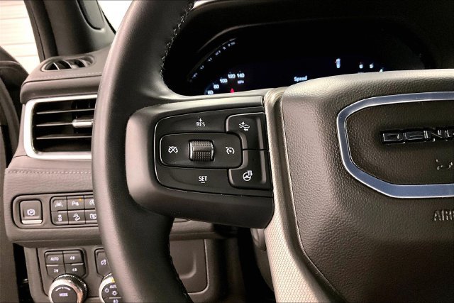 Used 2024 GMC Yukon XL Denali AWD/4WD image 27